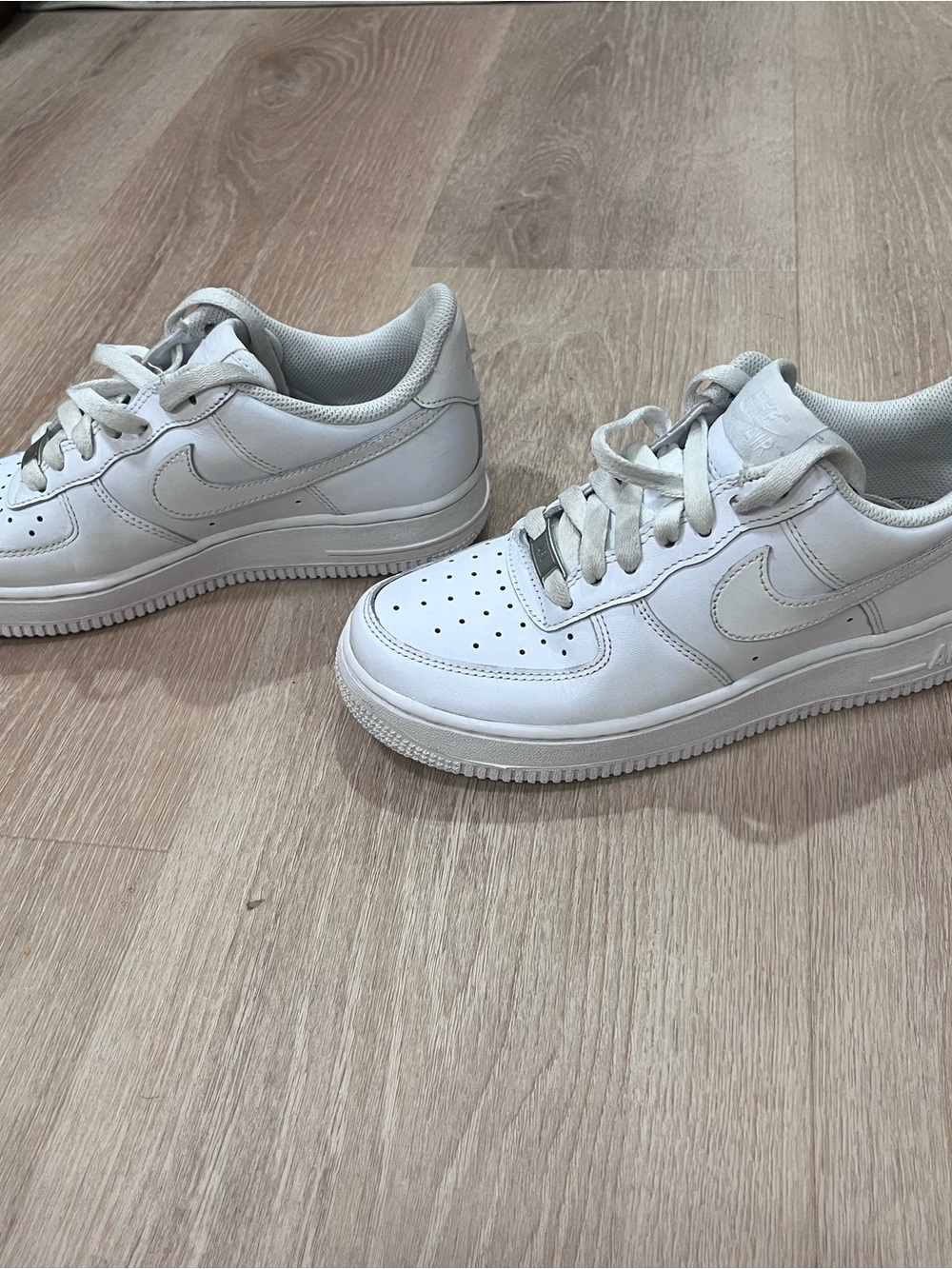 Nike Air Force 1 07 Triple White Low Sneakers US Women 7 DD8959-100